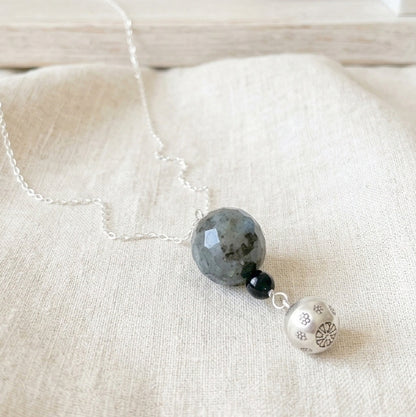 Bijou de grossesse femme enceinte, bola argent et labradorite