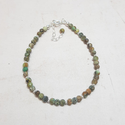 Bracelet en petites pierres de turquoise verte et argent 925