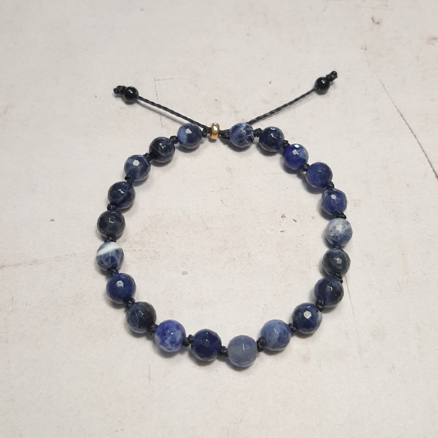 Bracelet réglable en Sodalite naturelle sur fil de coton ciré