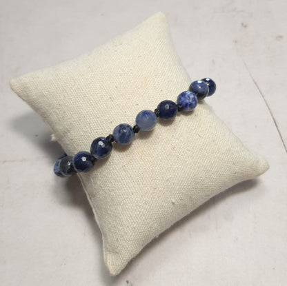 Bijou minimaliste bleu, sodalite, pierre de clarté et de communication