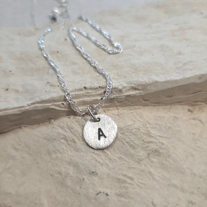 Collier lettre initiale en argent 925 avec médaille gravée,