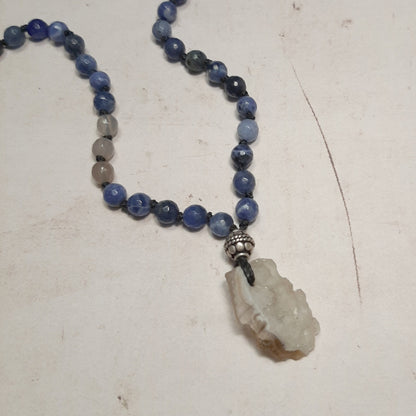 Mala perles sodalite bleu et agate pour ancrage et sérénité intérieure
