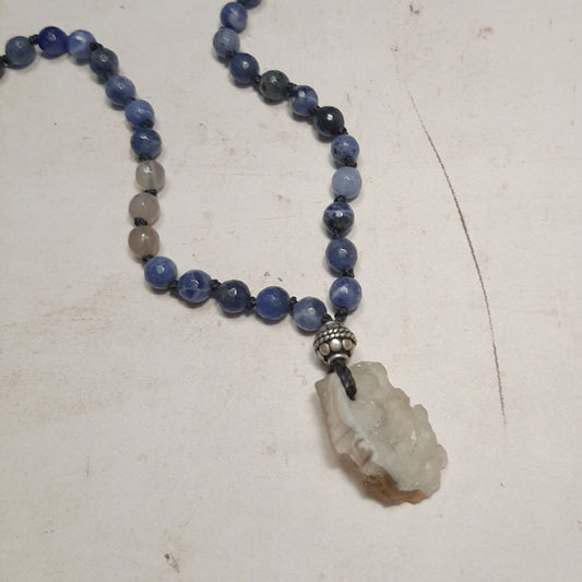 Mala perles sodalite bleu et agate pour ancrage et sérénité intérieure
