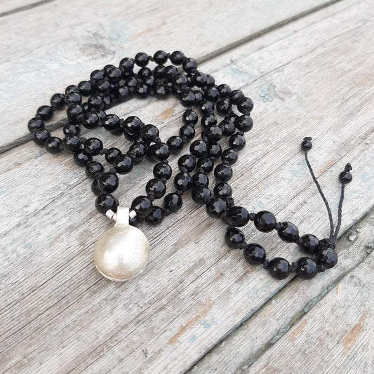 Sautoir mala en onyx avec pendentif appeleur d’anges en argent
