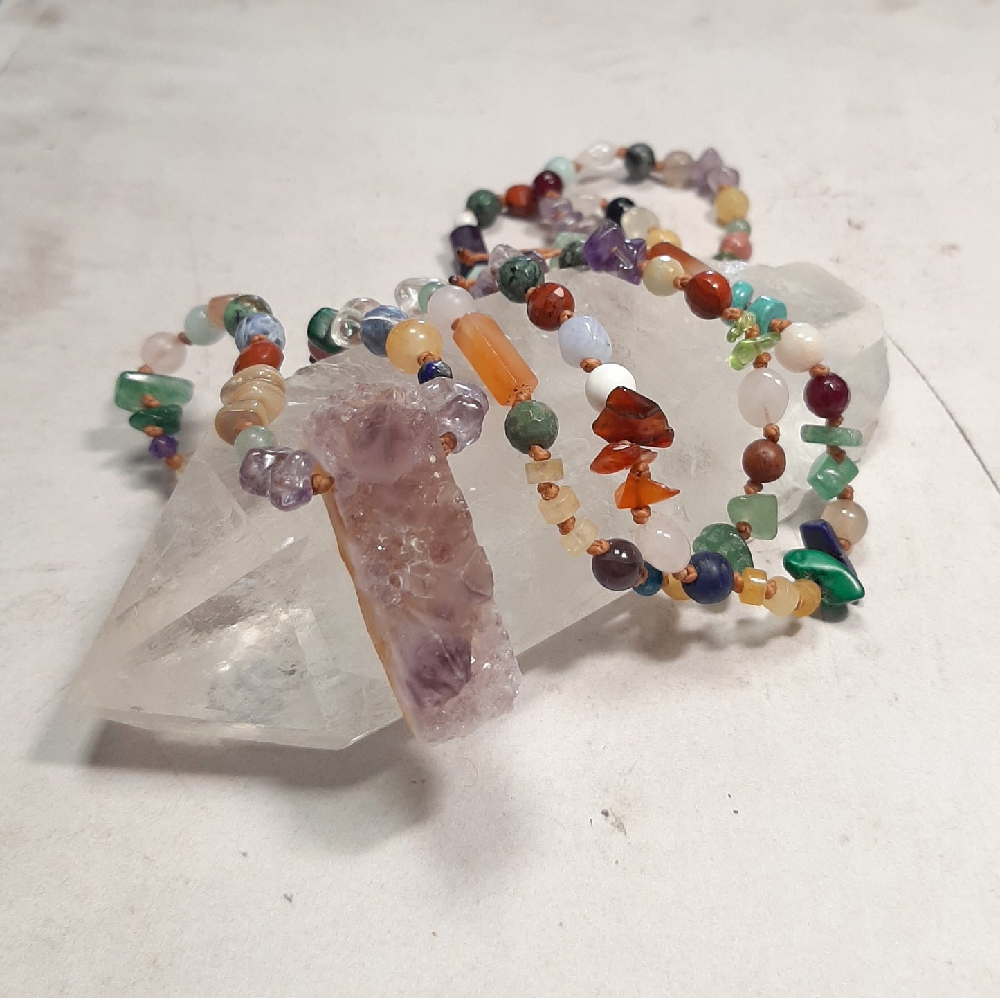 sautoir artisanal Salvador bijou bohème pierre brute améthyste