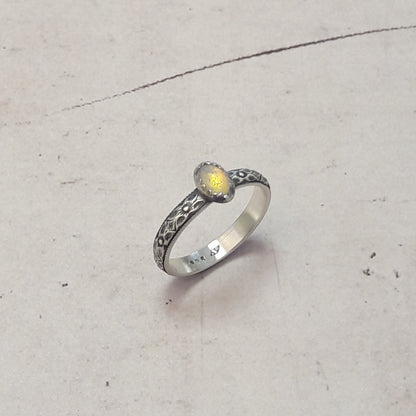 bague en argent 925 avec une opale, motif fleurs gravés