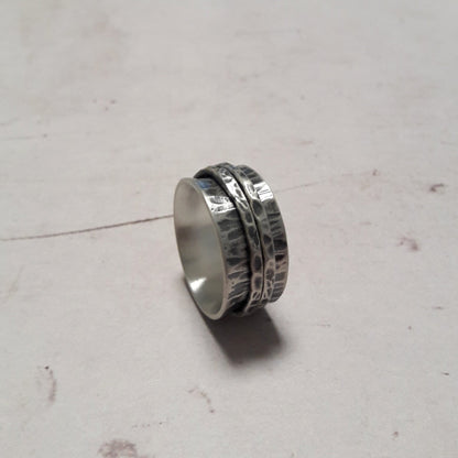 Bague de méditation, bague spinner, bague anti stress. Les anneaux tournent librement sur l'anneau principal