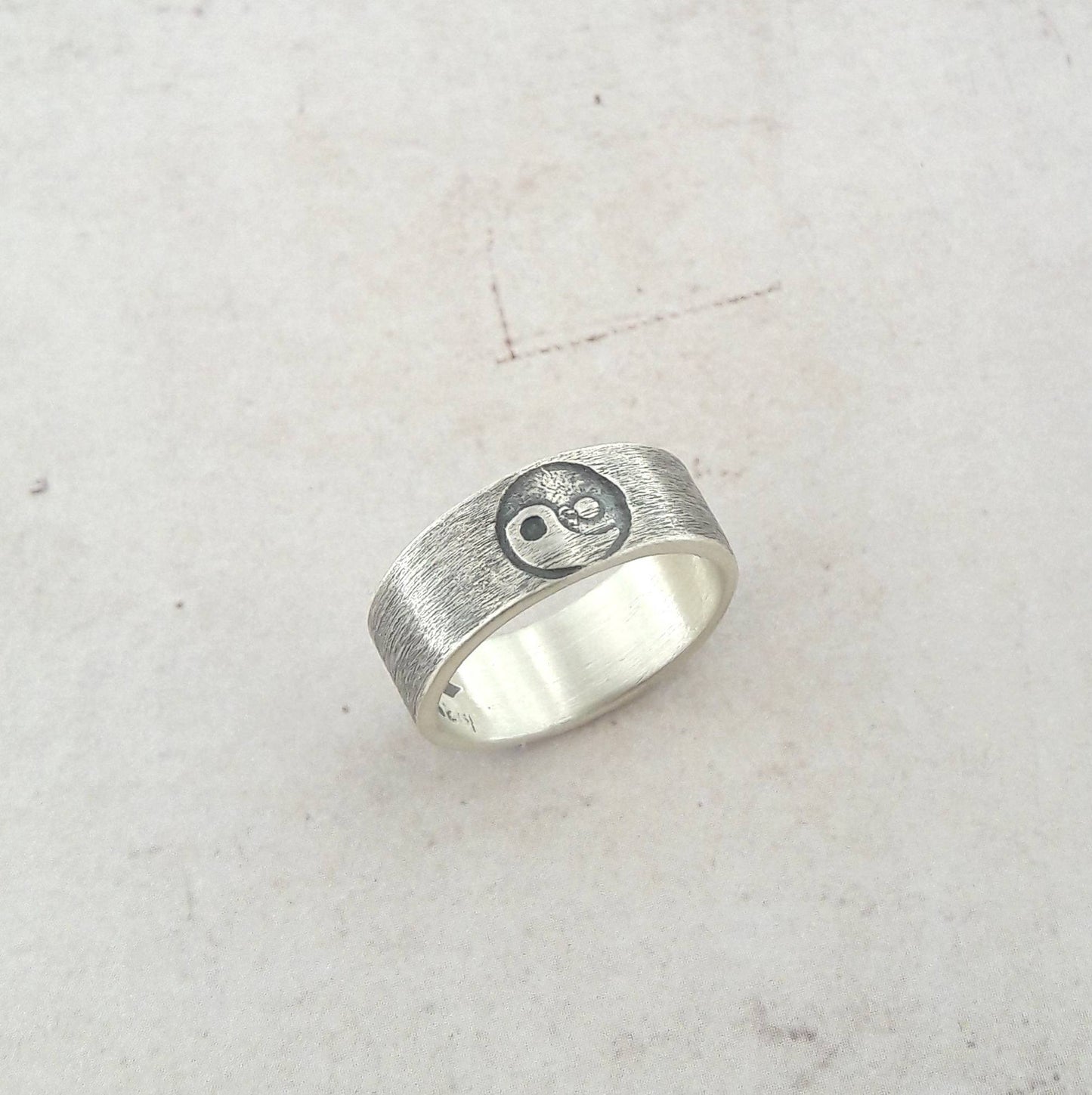bague unisexe en argent massif avec le symbole yin yang gravé