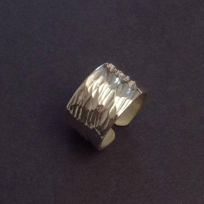 bague large en argent massif martelé pour femme