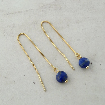 boucles d'oreilles chaines en argent doré et lapis lazuli, pierre couleur bleu