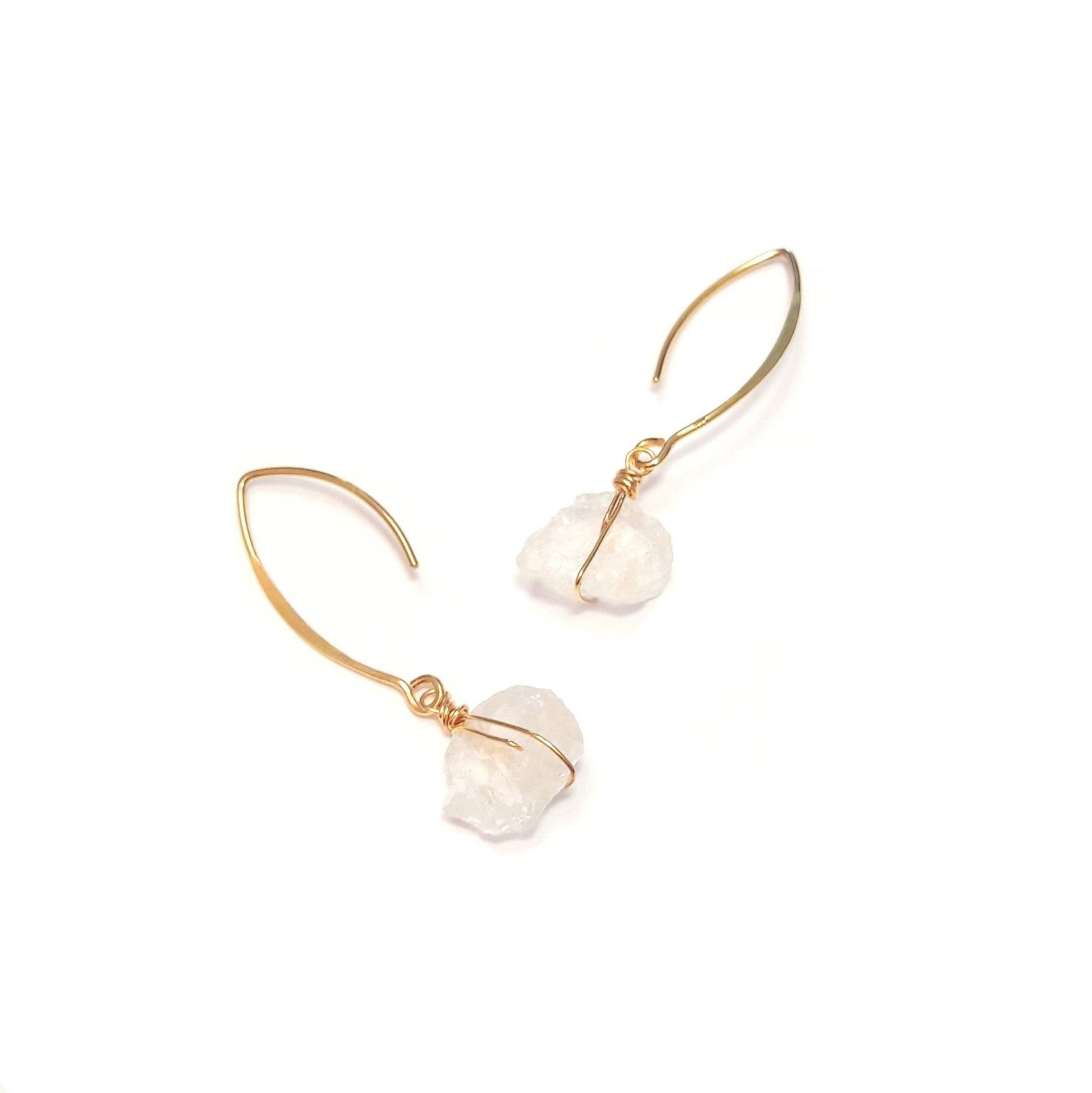 Boucles d'oreilles en argent 925 doré à l'or fin et pierres naturelles brutes de cristal de roche.