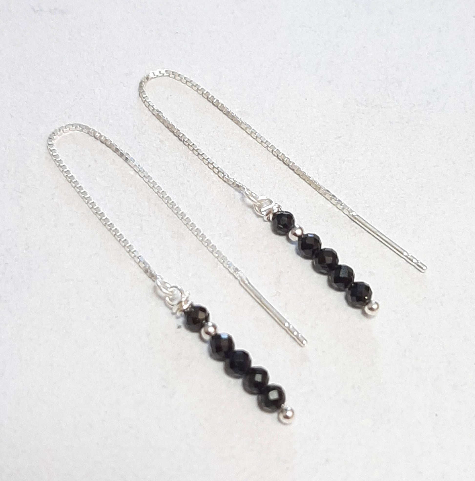 Boucles d'Oreilles chaînes réglables en argent 925 et pierres noires