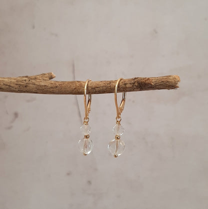 Boucles d'oreilles courtes en argent 925 doré et pierres naturelles de cristal de roche
