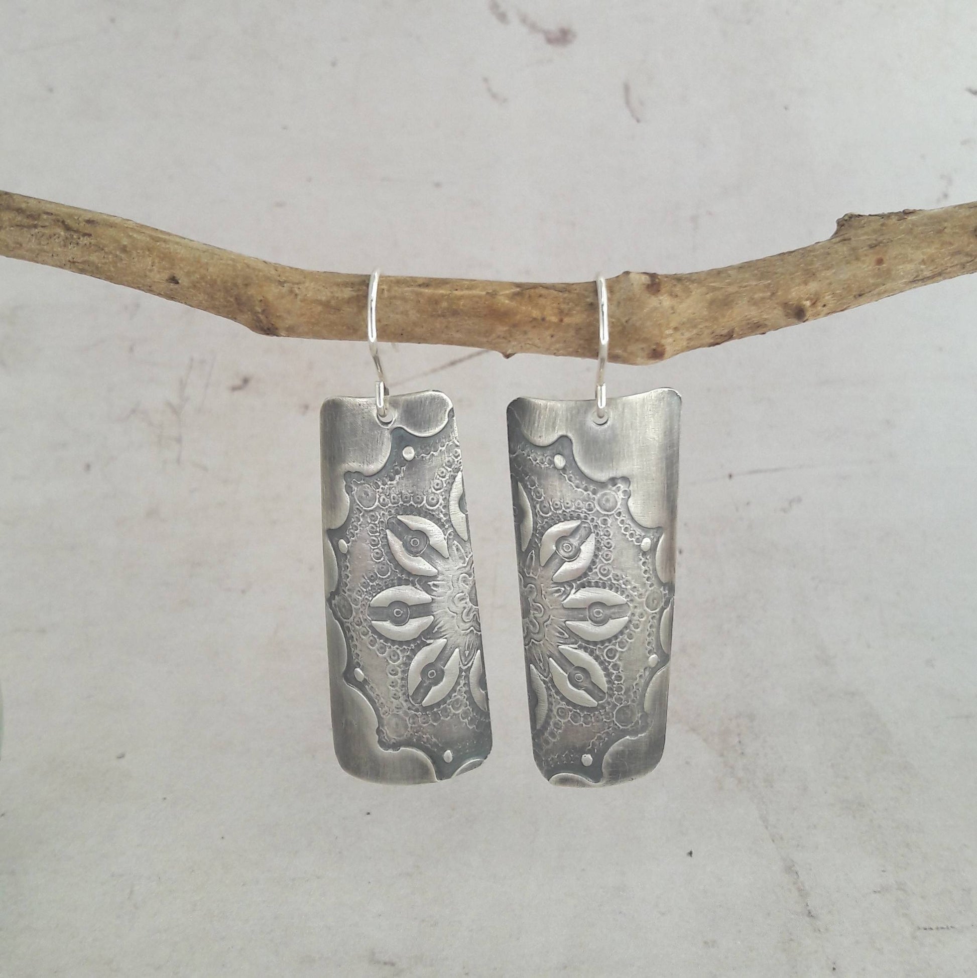 Boucles d'oreilles fleurs gravés en argent massif