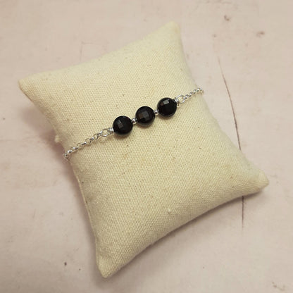 Bracelet minimaliste en argent 925 et pierres naturelles d'onyx