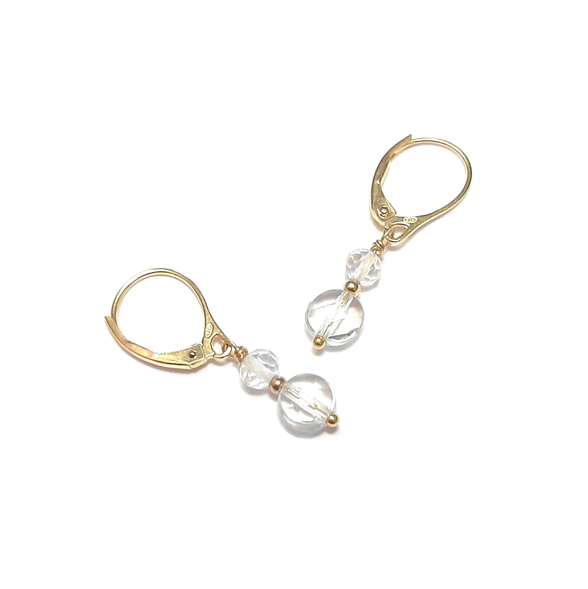 Boucles d'oreilles courtes en argent 925 doré et pierres naturelles de cristal de roche