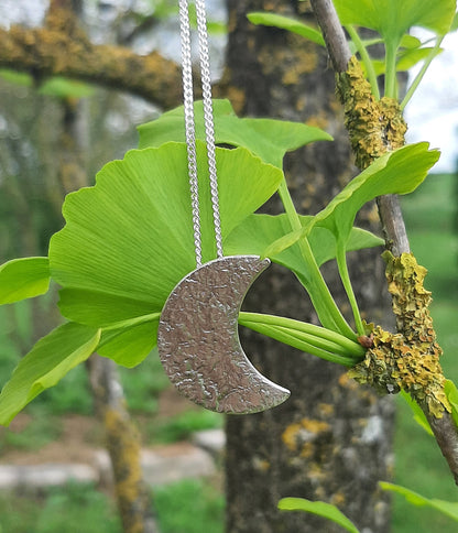 Collier Pendentif Demi Lune en argent sterling.