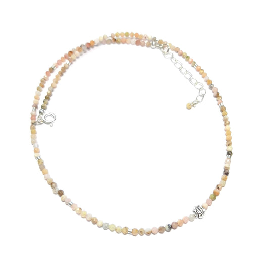 Collier ras-de-cou en argent 925 et opales roses naturelles – bijou fait main, bohème chic, apaisant et unique. Made in France, 40 cm avec chaîne d’extension.