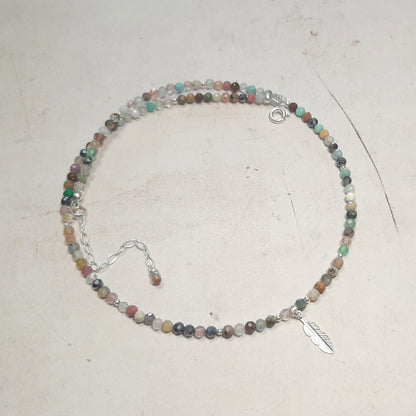 collier pierres semi précieuses  en argent et pierres naturelles, pendentif plume