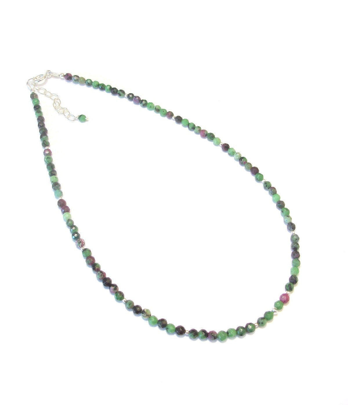 Collier fin en argent 925, perles naturelles de zoisite 4 mm – bijou minimaliste fait main en France.