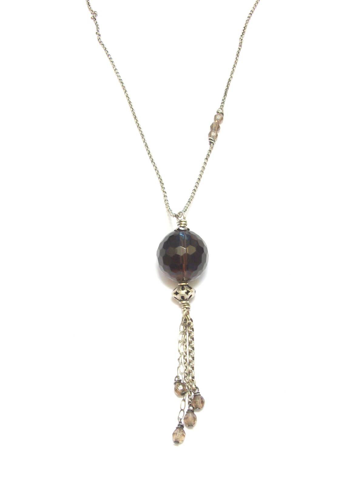 Sautoir ethnique en argent 925 : laissez-vous séduire par l'élégance intemporelle de ce collier long orné d'un pendentif en quartz fumé. Une pierre semi-précieuse aux vertus apaisantes pour un bien-être au quotidien.