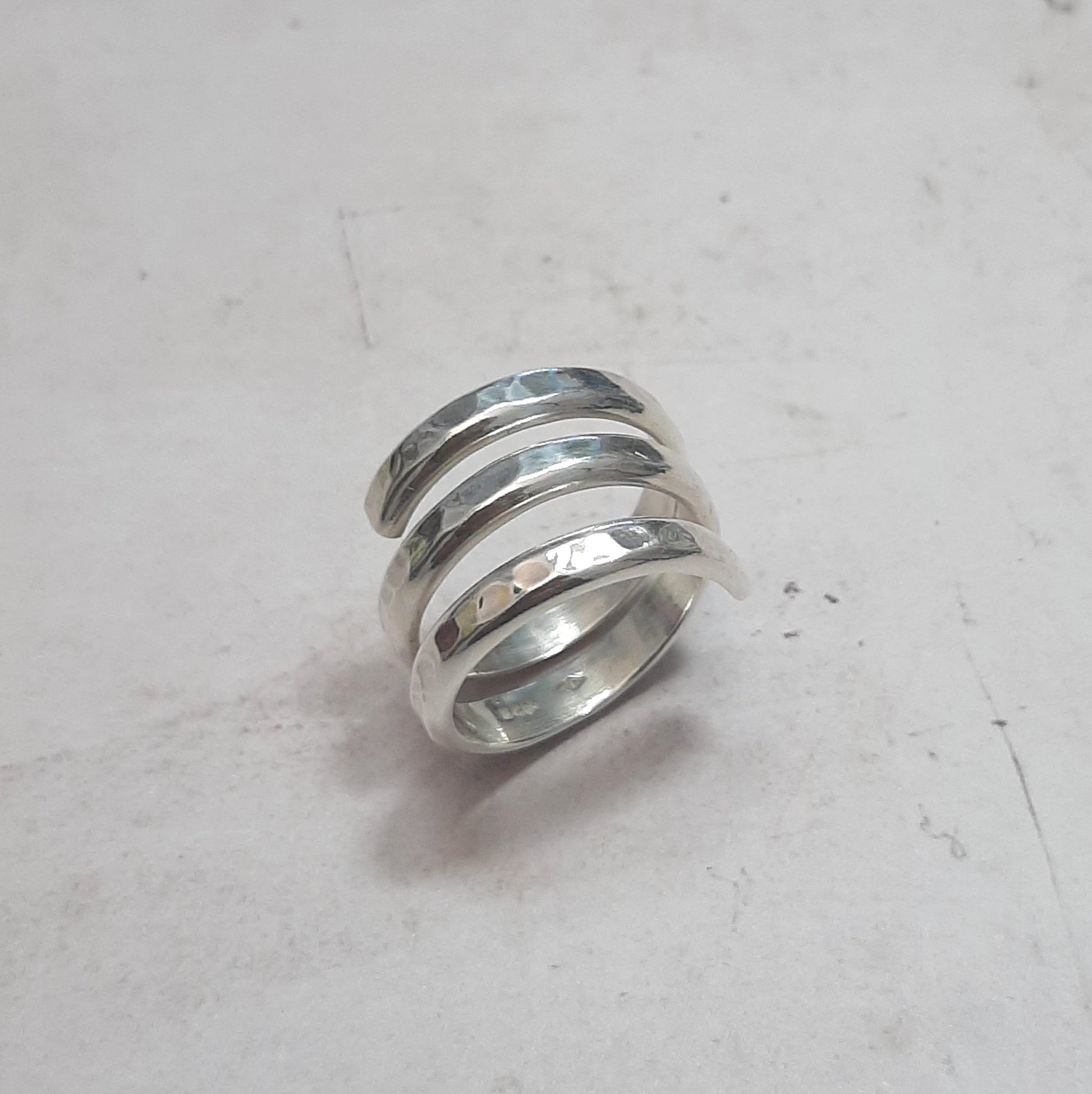 Bague en argent massif martelé, pour homme ou femme, forme spiral 