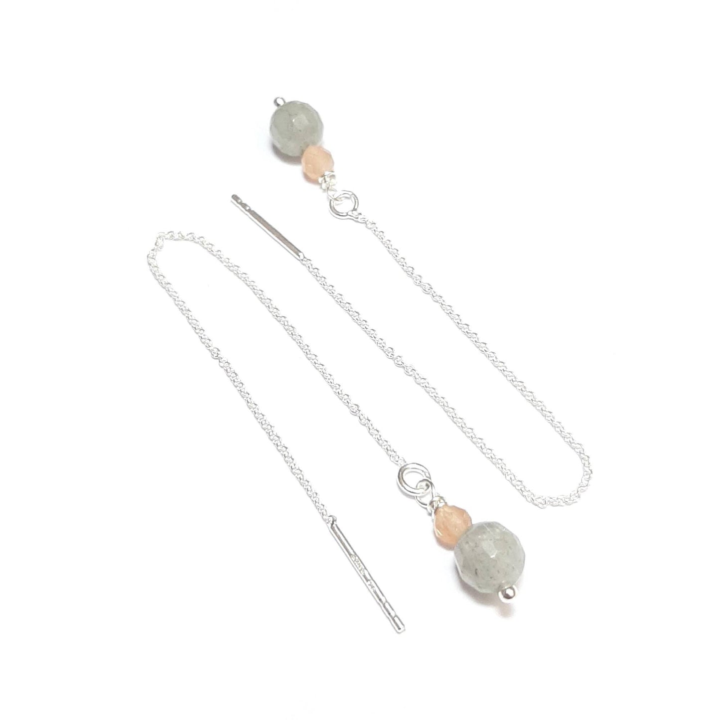 boucle d'oreille chaine traversante et pierres naturelles de labradorite et pierre de lune