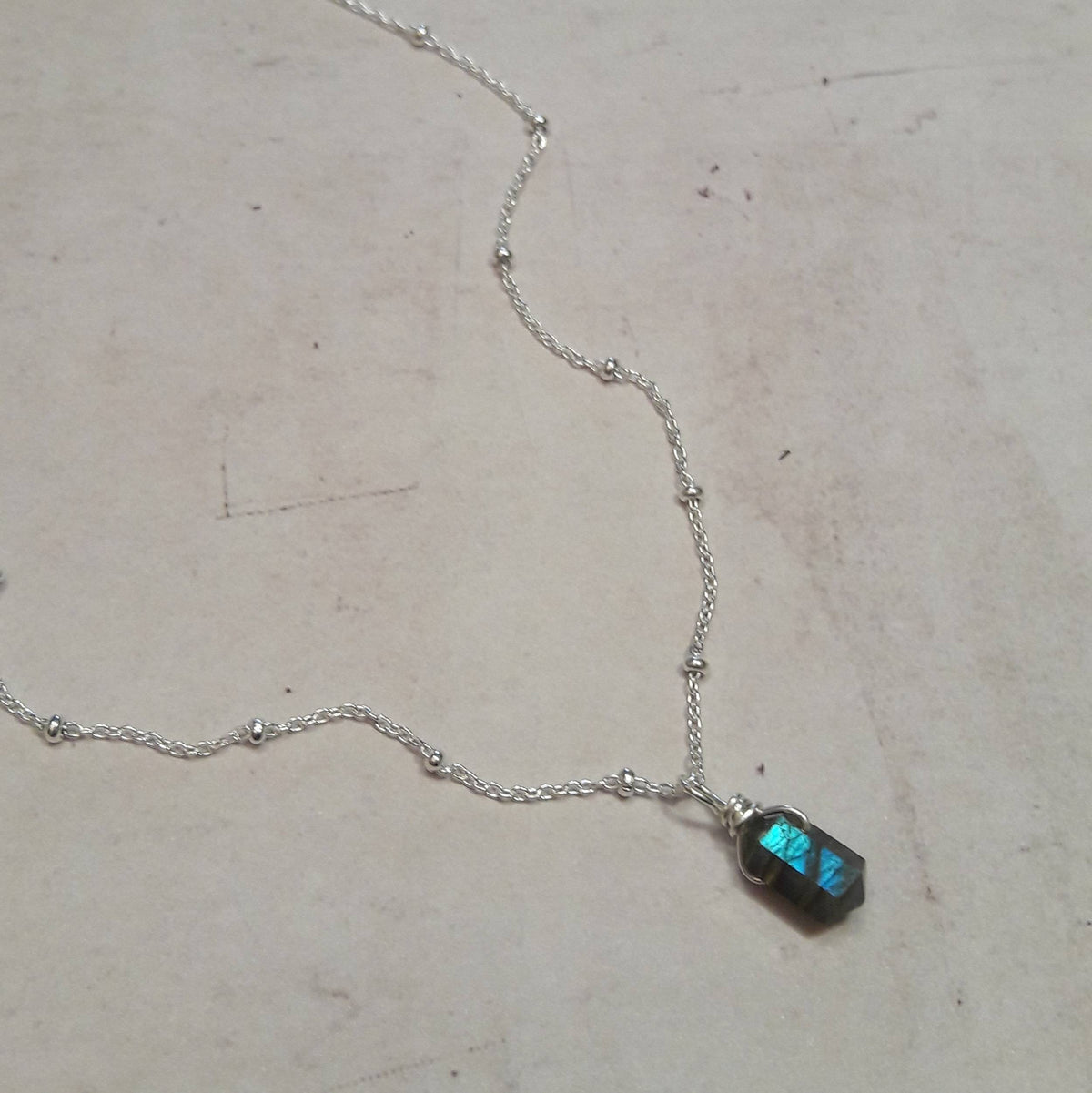 Collier ras-du-cou avec pendule en labradorite naturelle et chaîne en argent 925