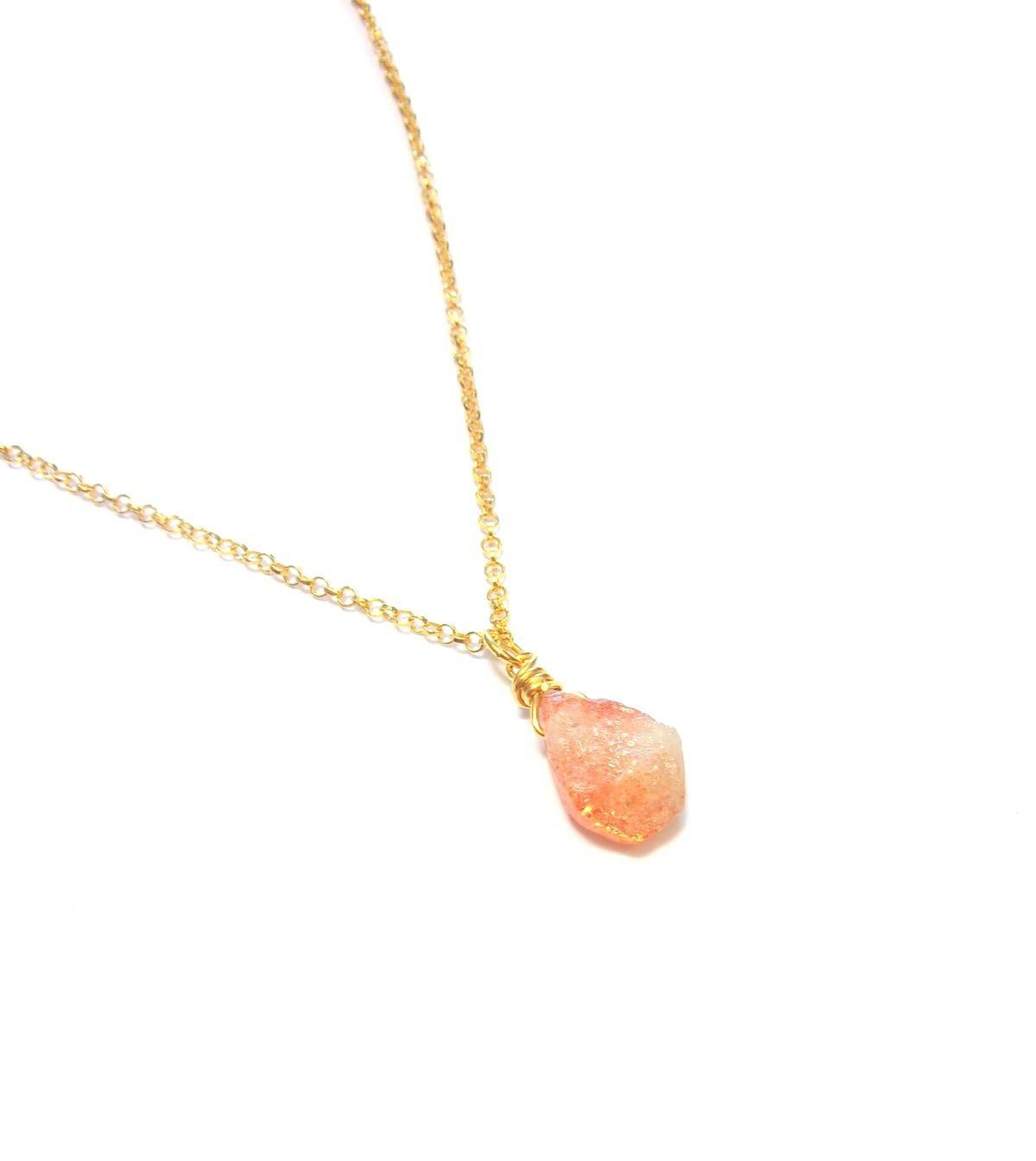 Collier en argent fin doré et pierre de soleil, pierres brute.
collier pierre de soleil, collier argent doré, bijoux en pierres naturelles, collier énergétique, pierre de soleil propriétés